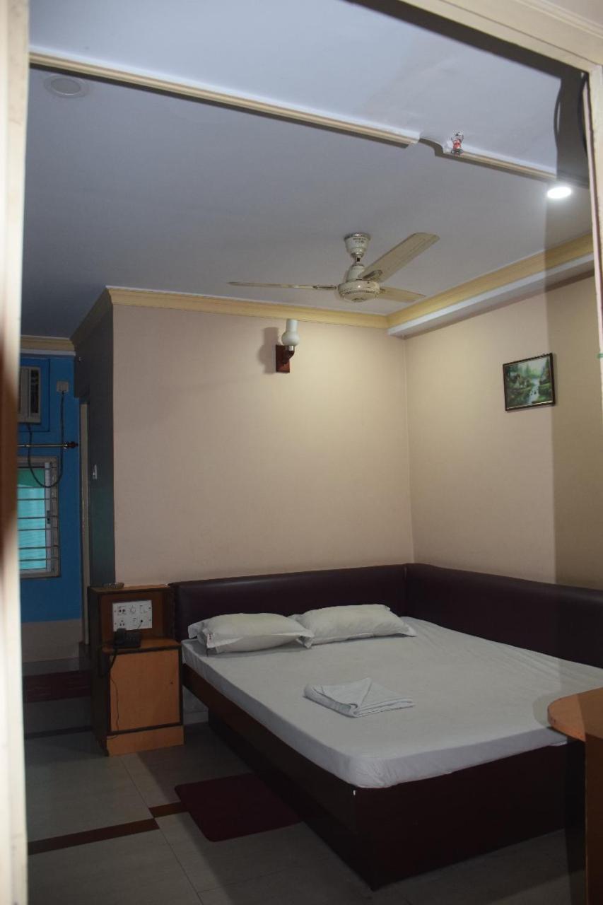 Starline Hotel Agartala Luaran gambar